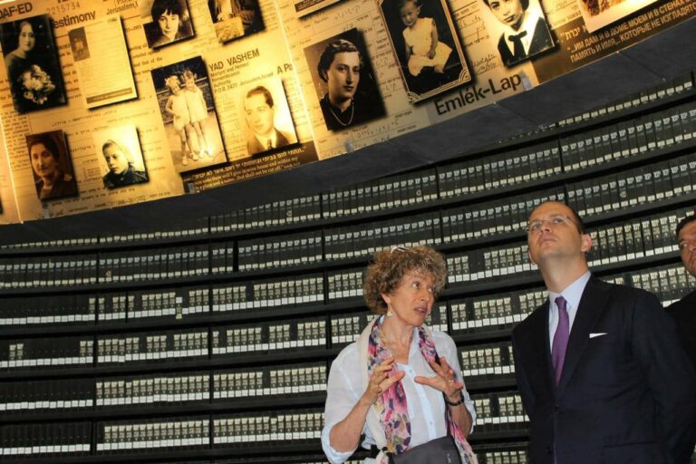 Ditmir Bushati mesazh për Ditën e Holokaustit:  Kjo marrëzi i vuri shqiptarët në test përballë historisë dhe dashurisë për jetën