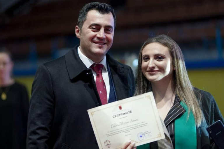 Kryebashkiaku elbasanas, Gledian Llatja përshendet dhe uron të diplomuarit në universitetin “Aleksandër Xhuvani”