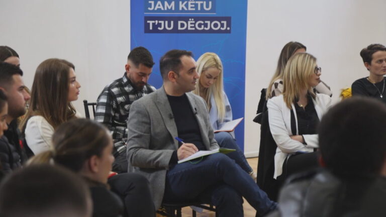 ”Jam këtu të dëgjoj”. Kandidati për Tiranën, Belind Këlliçi nis turin e komunikimit