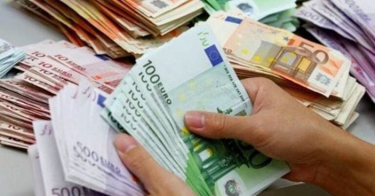 Këmbimi valutor, çfarë po ndodh me euron e dollarin