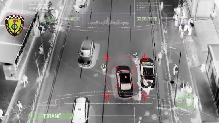 Shihni si ju kap “droni i edukues” kur shkelni rregullat e qarkullimit rrugor (VIDEO)