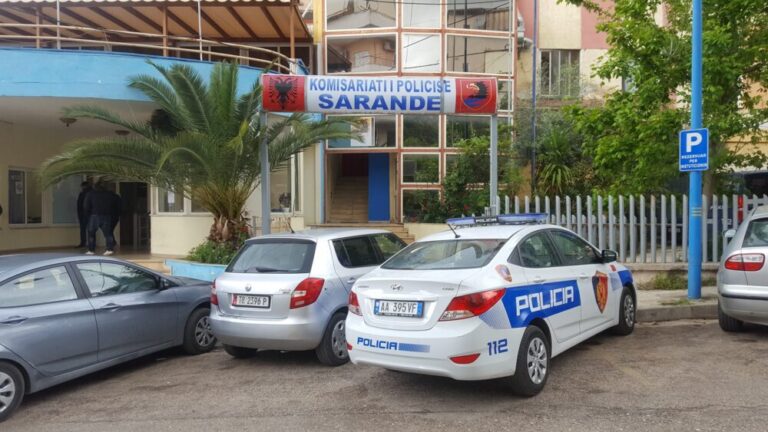 Parandalohet një atentat në Sarandë, të dyshuarit kapen në pritë me pistoleta