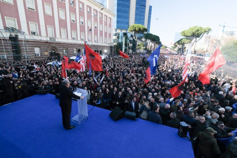 Beteja e Berishës, brenda dhe jashtë Parlamentit. Protesta Kombëtare në ditën që vendoset për vulën e PD-së