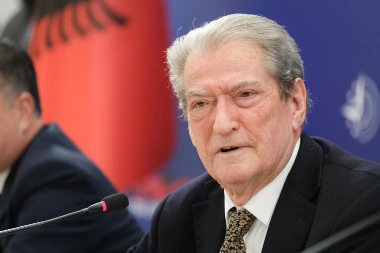”Orgji me McGonigal”, 27 deputetë të PS-së kërkojnë përjashtimin maksimal të Berishës nga Kuvendi