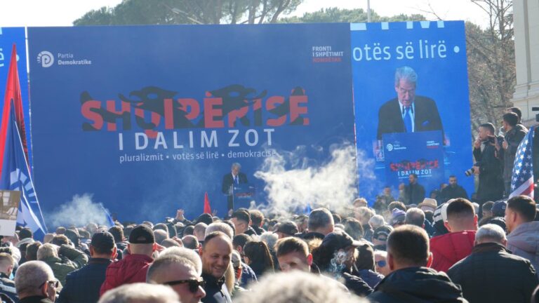 PD-ja e Berishës nuk ndalon, më 3 mars protestë kombëtare para Kryeministrisë