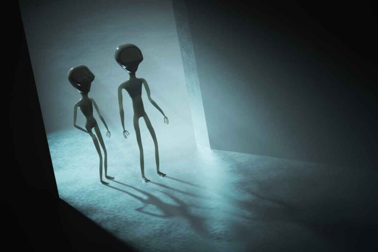 Eksperti i UFO-ve: Ata kanë një axhendë të fshehur, alienët nuk vijnë në paqe