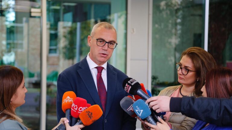 Socialistët amnistojnë Gardën, deputeti Pëllumbi: Kalojmë online se ndihemi të rrezikuar