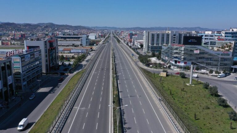 Këshilli i Ministrave/ Miratohen shpronësimet për zgjerimin e autostradës Tiranë-Durrës dhe bazës ajrore të Farkës