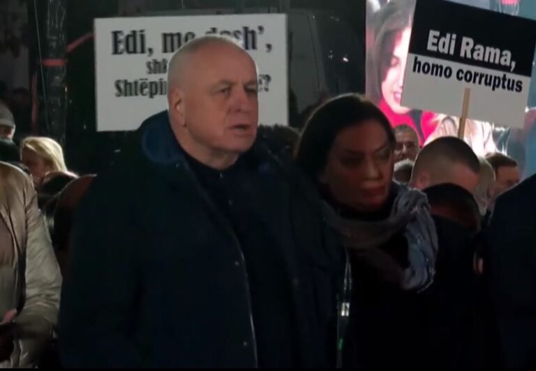 Deputetët flasin nga protesta: Efektivët të na bashkohen. Rama pagoi agjentin e FBI-së për të shpallur Berishën non-grata
