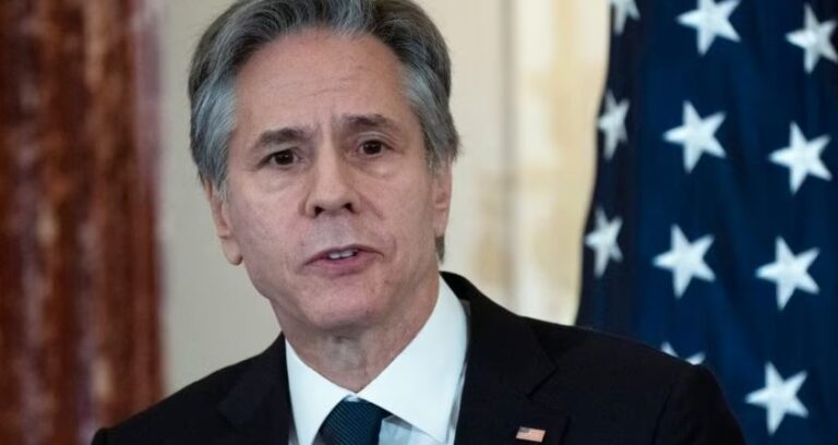 Sekretari amerikan i Shtetit, Antony Blinken lavdëron Vuçiç, ndërsa Kurti reziston presionit SHBA-BE