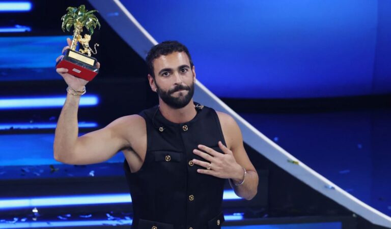 VIDEO/ Sanremo 2023, triumfon kantautori Marco Mengoni: Fitoren ua dedikoj grave