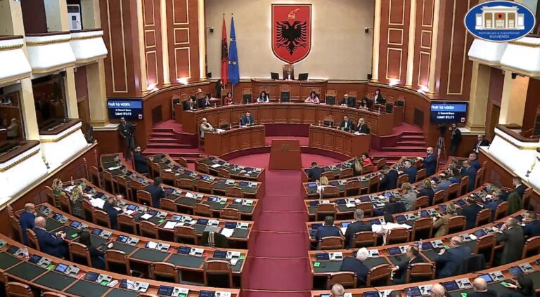 Gazment Bardhi kërkesë Kuvendit: Ta miratojmë që sot kërkesën e SPAK për arrestimin e Arben Ahmetajt