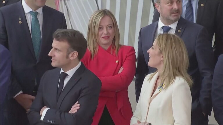 “Europa si titaniku”, Meloni kundër Macron: Në Paris ishin vetëm 2 liderë, mungonin dhe 25 të tjerë