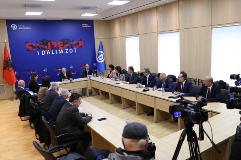 Vula te Alibeaj, nesër Berisha mbledh Kryesinë e PD-së