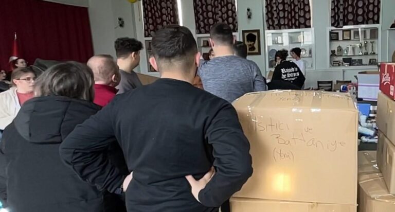 Qytetarët në Kosovë solidarizohen me popullin turk, ka filluar grumbullimi i ndihmave
