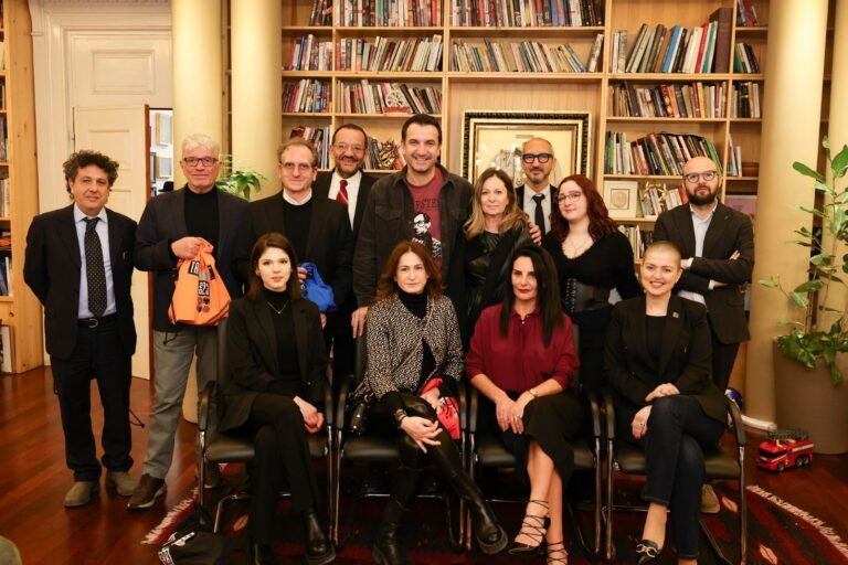 Veliaj me profesorë të Akademisë së Arteve në Leçe: Arti dhe kultura, mënyra më e mirë për të bashkuar të rinjtë