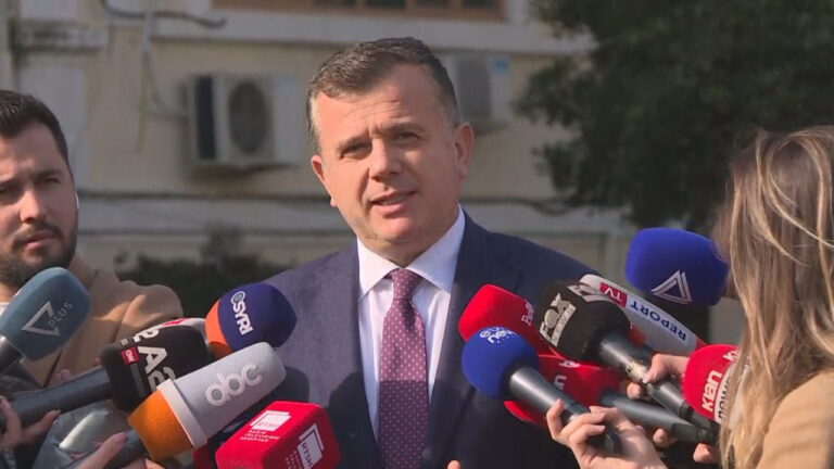 Mungesa në Kuvend për çështjen ”McGonigal”, Balla: Rama është në detyrë nga mëngjesi në darkë