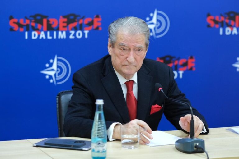 Para protestës, Berisha mbledh grupin e PD-së: Me përjashtimin e deputetëve, Rama kërkon konflikt të hapur