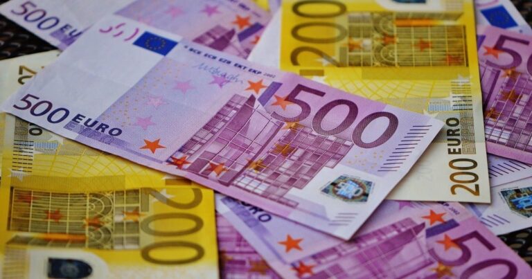 Rënia e euros, eksportuesit letër institucioneve ndërkombëtare: Po ndikojnë paratë informale që hyjnë cash në ndërtime…