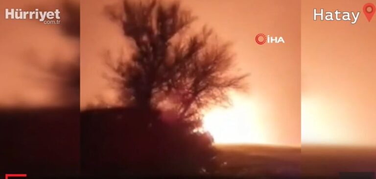 Flakë dhe tym pas tërmetit katastrofik në Turqi, shpërthen tubacioni i gazit natyror (VIDEO)