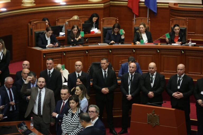 PS arrogante me përjashtimet, PD lojë me bilbilat