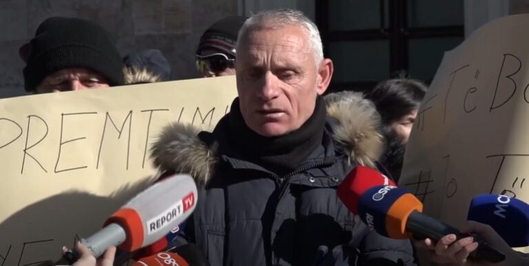 Pas protestës nga banorët e ish-godinave të QS-së para Kryeministrisë, reagon Veliaj: Do të marrin bonus qiraje