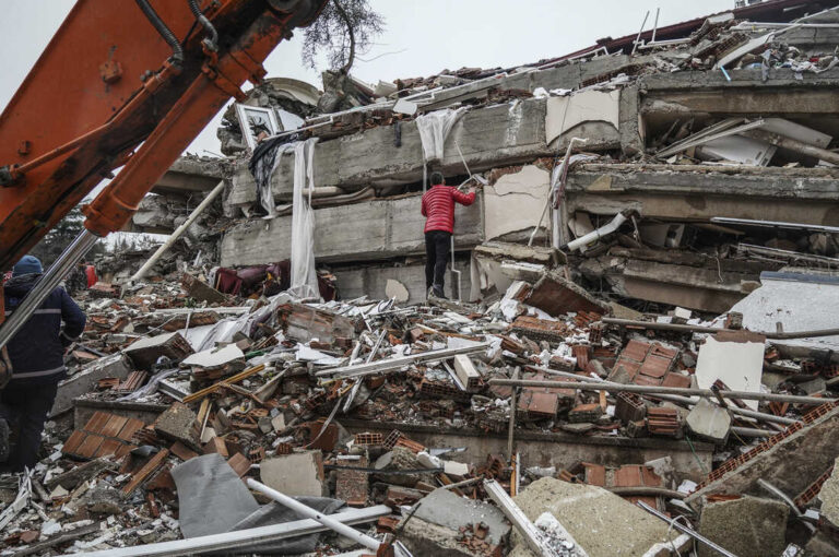 Bilanc katastrofik, mbi 37 mijë të vdekur nga tërmeti në Turqi dhe Siri