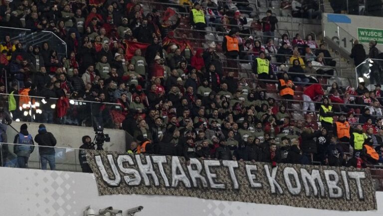 Lirohen 4 tifozët shqiptarë, u arrestuan pas përplasjes me policinë polake