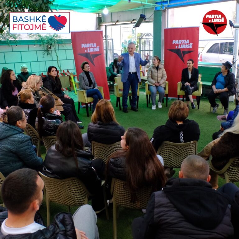Meta takim me prindër në Tiranë: Arsimi, një nga arsyet kryesore të largimit të familjeve nga Shqipëria