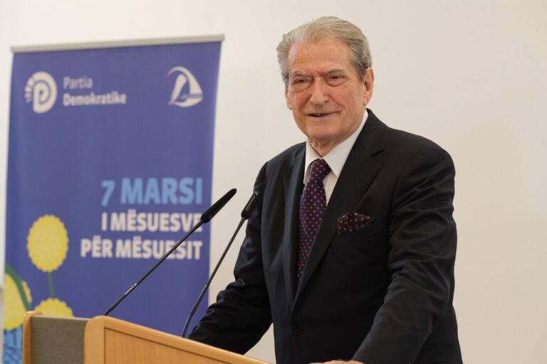 ”Kur PD të vijë në pushtet”, Berisha: Ndryshimin e Shqipërisë do ta fillojë me mësuesit