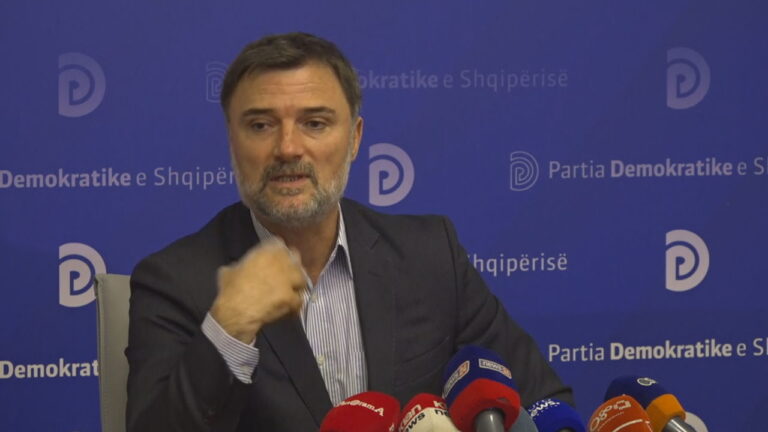 Alibeaj i kërkon Berishës selinë e demokratëve dhe i kujton 8 Janarin: Lironi zyrat