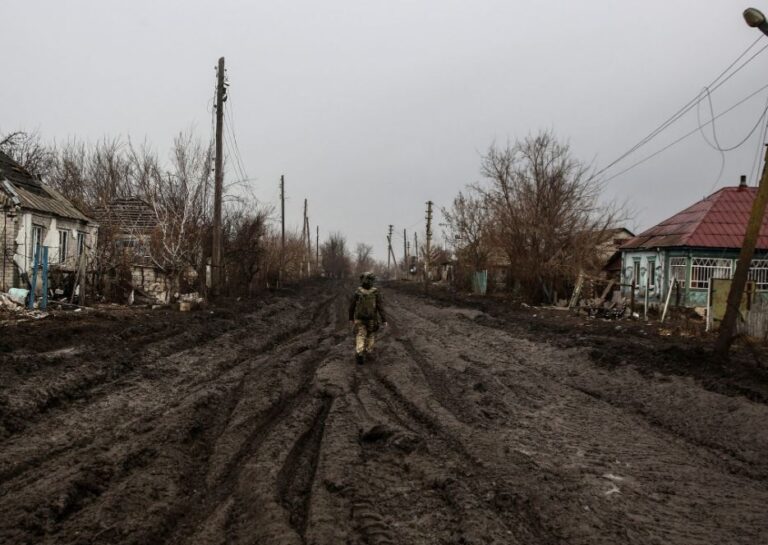 Rusët hapin front të ri lufte në lindjen e Ukrainës