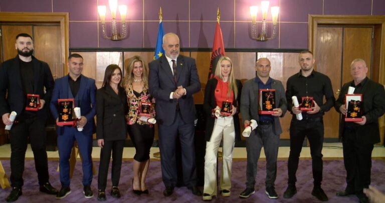 Që nga Abakarov tek Colturi, kryeministri Rama dekoron 7-të sportistët elitarë