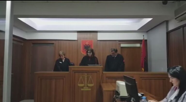 VOA: Berisha duhet të gjejë zgjidhje për lokalet. Mundësia e një kompromisi me Alibeajn, e pamundur