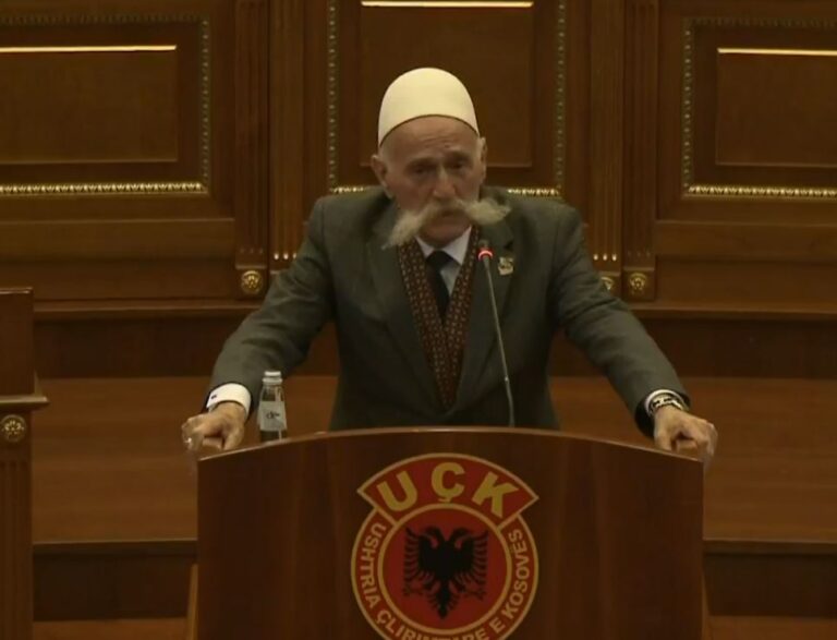 Vëllai i Adem Jasharit bën thirrjen në Kuvend: Bashkohuni, të ndahemi përgjithmonë nga Serbia