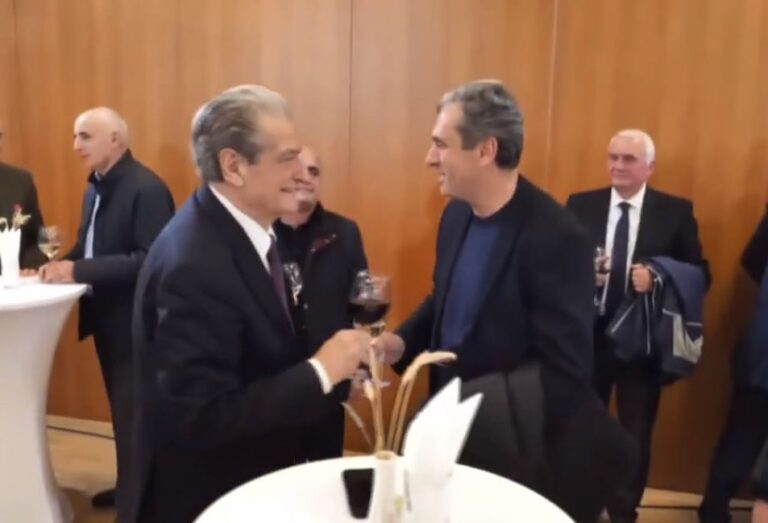 7 Marsi/ Berisha takim me mësuesit: Këto 9 vite, arsimi është viktima më madhore e regjimit