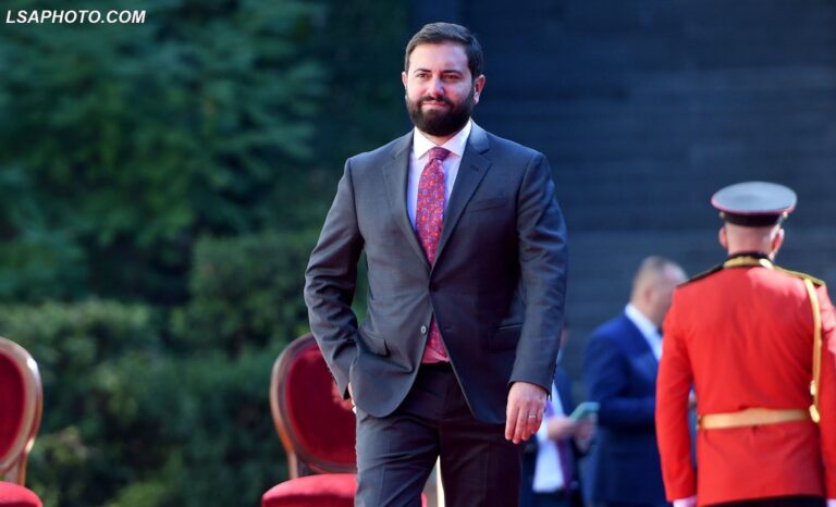 Kronikë/ Protestë koti, më shumë lajm ishte Endri Fuga!