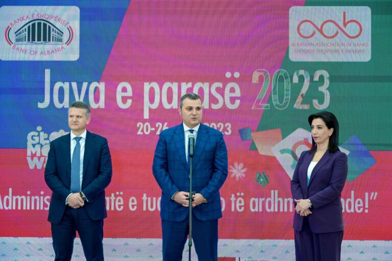 70% e shqiptarëve me llogari bankare, Sejko: Duhet edukim financiar tek brezi i ri
