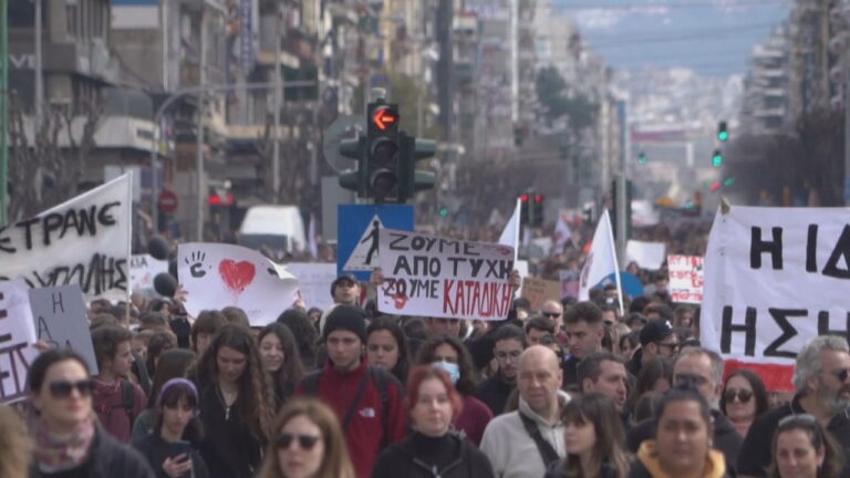 Tragjedia me trenat, përleshje në Athinë. Marshim masiv në Selanik