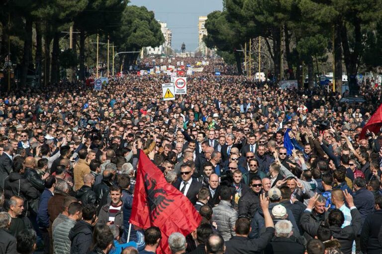 Kronikë/ 4 pikat kyçe që do të bllokojë PD-ja. Fati i protestës në dorën e popullit