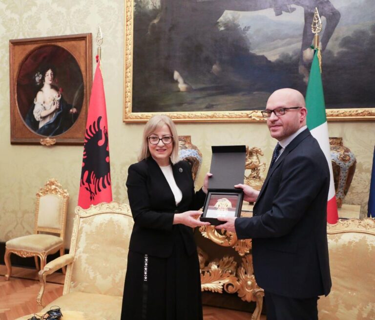 Lindita Nikolla pritet nga Presidenti i Dhomës së deputetëve të Italisë, Fontana: Shqipëria dhe Italia, fqinjë me lidhje njerëzore