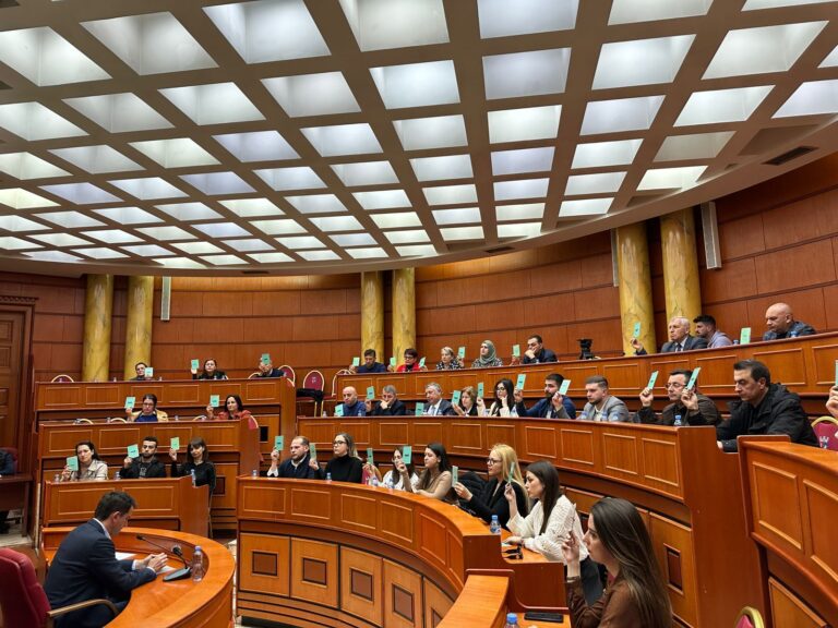 Veliaj: Tirana, Bashkia e parë që do ofrojë bonusin social. Përfitojnë 2800 familje në nevojë