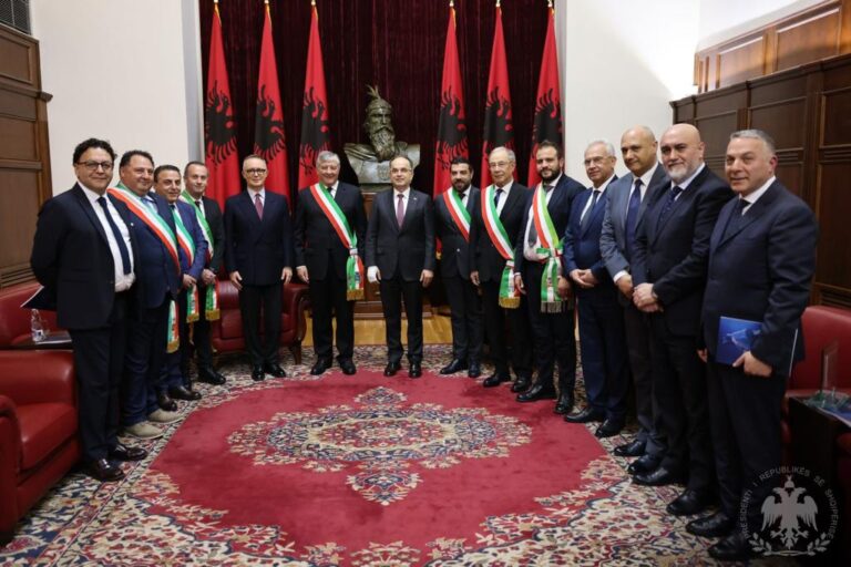 Presidenti Begaj pret delegacionin me kryetarë të komunave arbëreshe: Do të keni vëmendjen e duhur si pjesë e kombit tonë