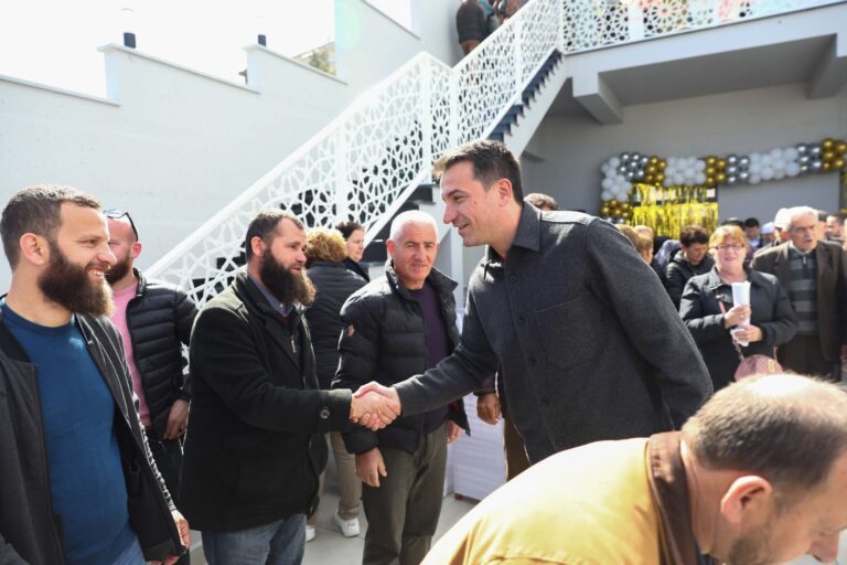 Hapet xhamia e re në Tiranë, Veliaj: Kush ndërton një xhami, ndihmon një zonë të tërë