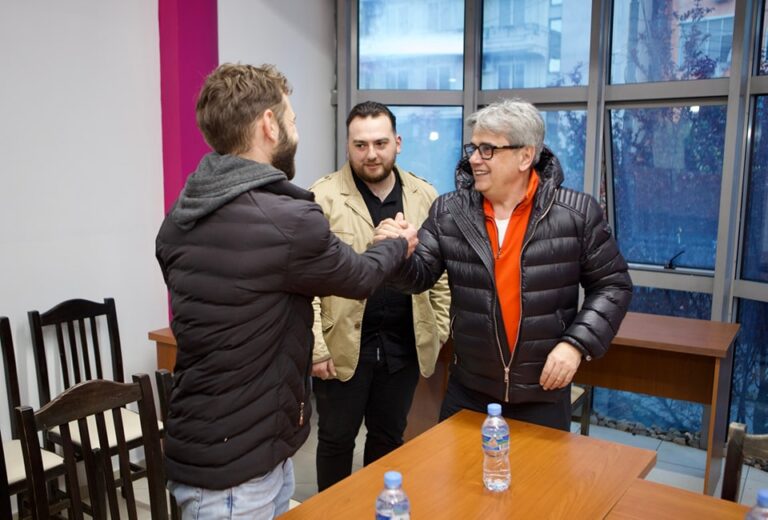 Benet Beci me të rinjtë: Kritikues dhe motivues të fortë për të ardhmen (FOTO)
