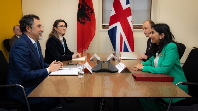 Sekretarja e Brendshme Braverman takon ministrin Çuçi, dhe vlerëson kontributin e shqiptarëve në Britani