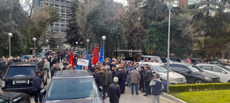 Të rinjtë e FRPD nisin marshimin drejt kryeministrisë: Mjaft është mjaft!
