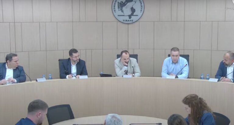 Kronikë/ KAS rrëzon Berishën, nuk pranon kërkesën për pezullimin e regjistrimit të PD në zgjedhje