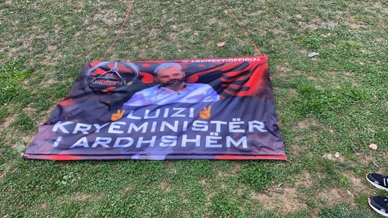 VIDEO/ “Luizi, kryeministër i ardhshëm”, fotoja me dron që u bë hit në protestë