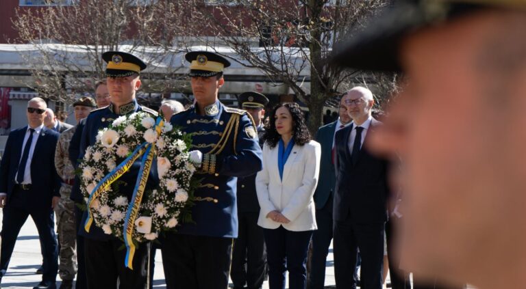 Presidentja Osmani për 24-vjetorin e gjenocidit serb: S’mund të ketë paqe pa drejtësi për krimet e Beogradit